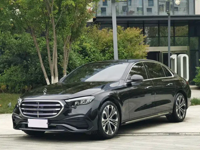 Фотография автомобиля — Mercedes-Benz E-Class