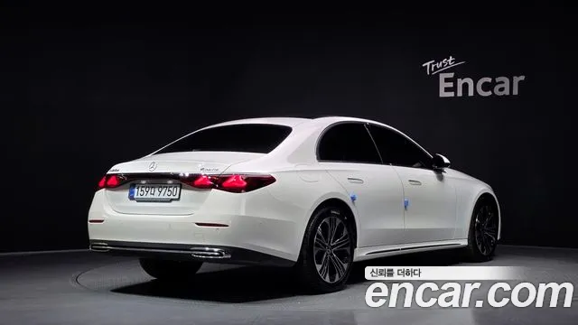 Mercedes-Benz E-Class — Фото автомобиля 2