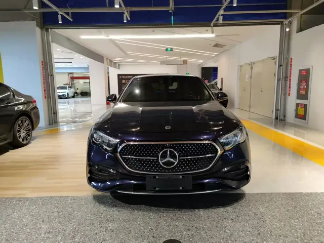 Mercedes-Benz E-Class — Фото автомобиля 2