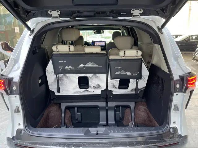 Toyota Sienna — Фото автомобиля 20
