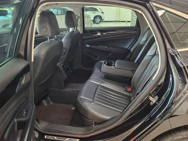 Volkswagen Passat — Фото автомобиля 11