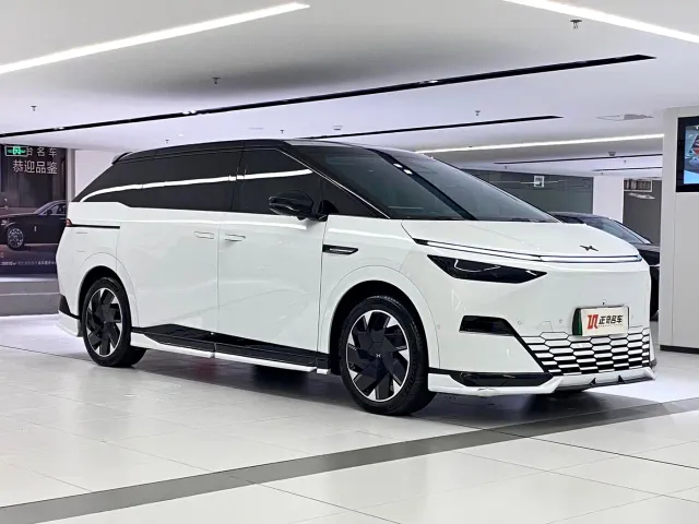 Xpeng X9 — Фото автомобиля 2