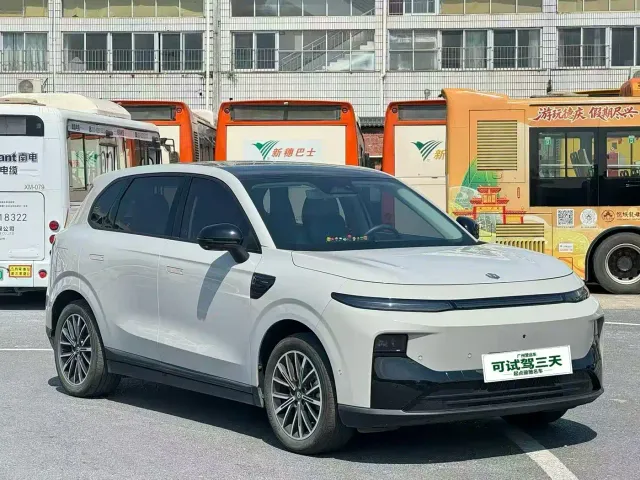 Leapmotor B10 — Фото автомобиля 3