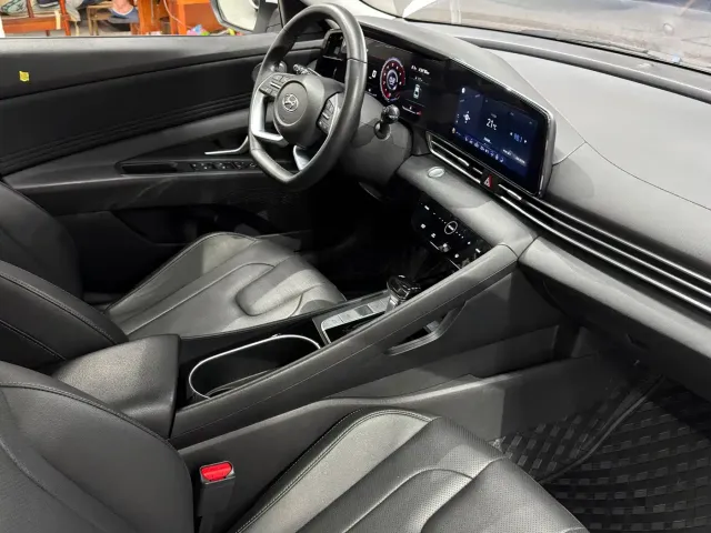 Hyundai Elantra — Фото автомобиля 16