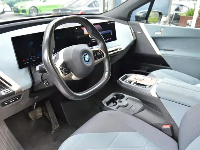 BMW iX — Фото автомобиля 6