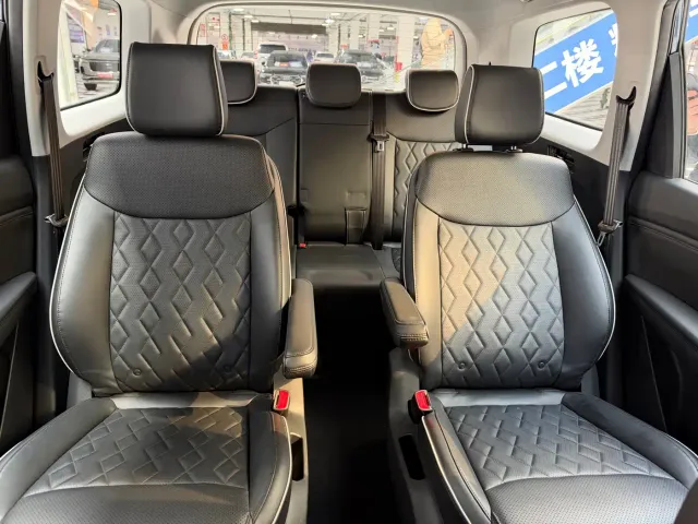 Wuling Jiachen — Фото автомобиля 17