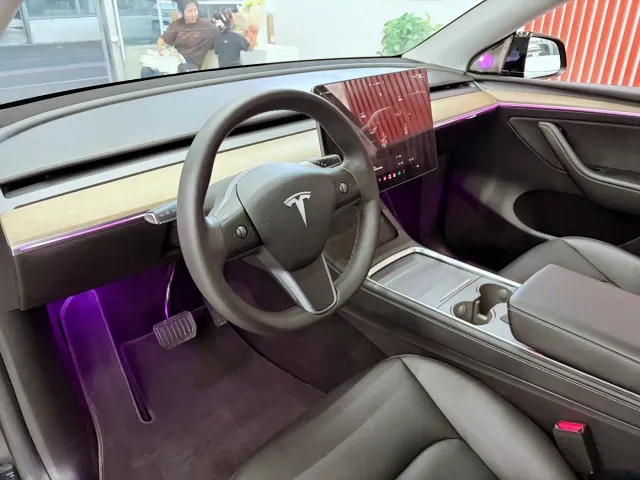 Tesla Model Y — Фото автомобиля 15
