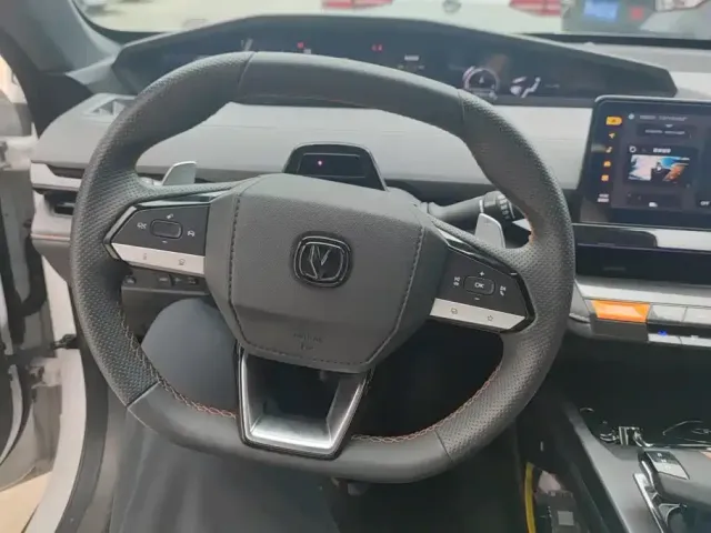 Changan Changan UNI-V 2022 1.5T Premium Model — Фото автомобиля 15