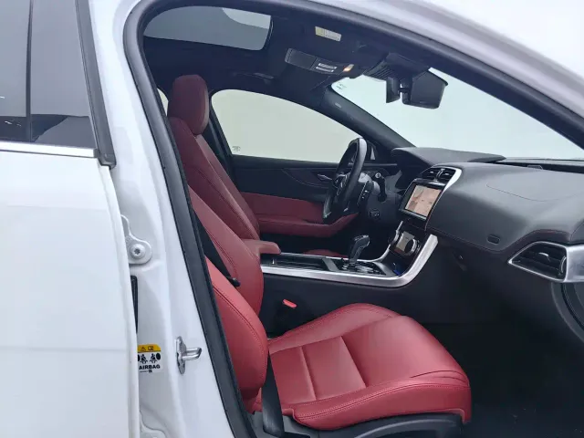 Jaguar XEL — Фото автомобиля 10