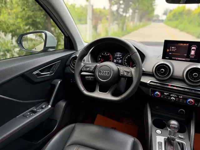 Audi Q2L — Фото автомобиля 13
