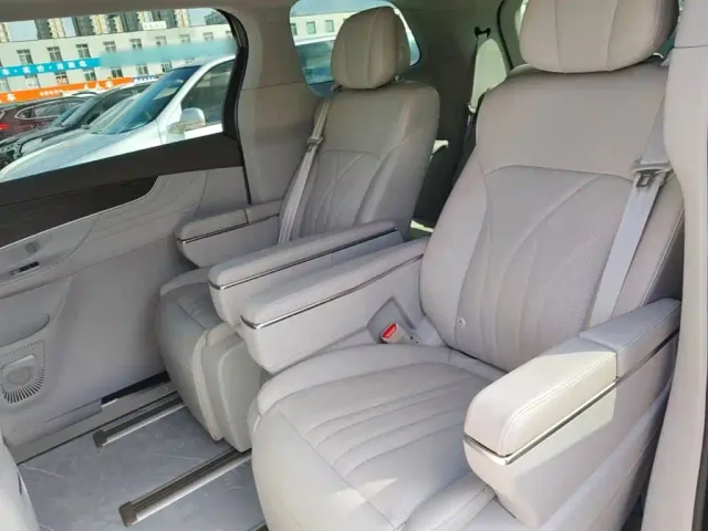Roewe iMAX8 — Фото автомобиля 16