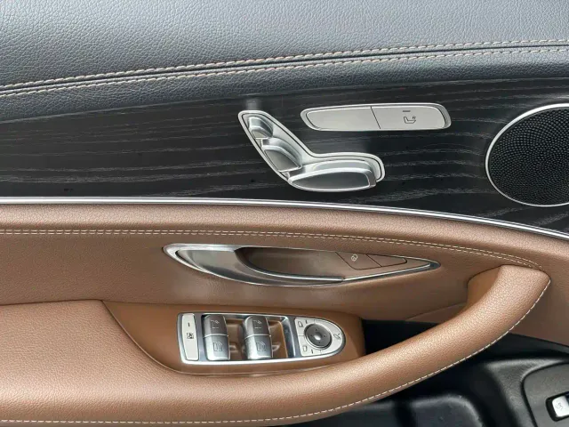 Mercedes-Benz E-Class — Фото автомобиля 17