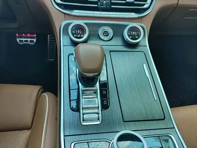 Hongqi H9 — Фото автомобиля 13