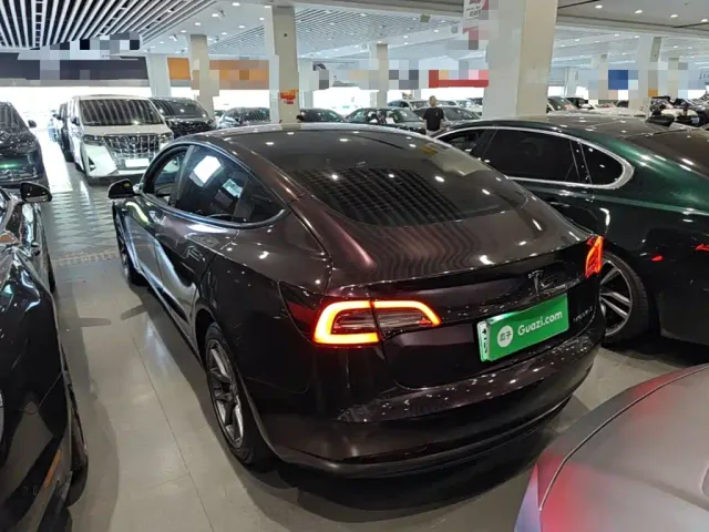 Tesla Model 3 — Фото автомобиля 4