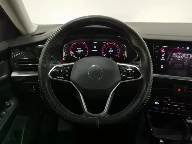 Volkswagen Passat — Фото автомобиля 11