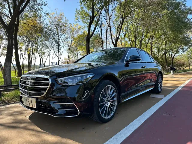 Фотография автомобиля — Mercedes-Benz S-Class
