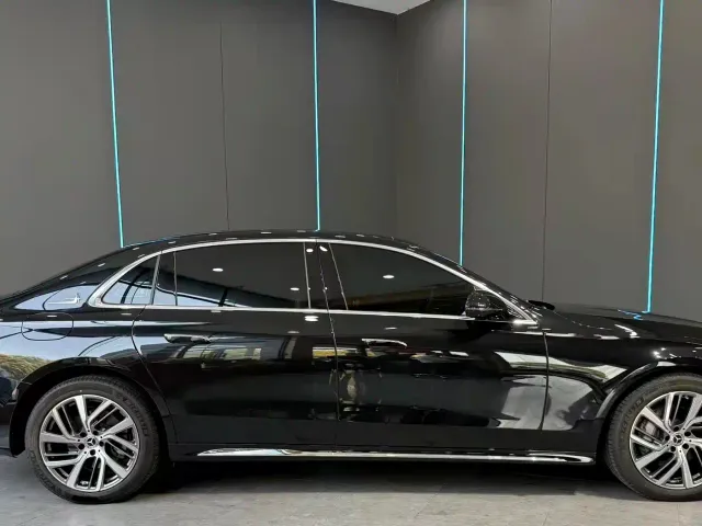 Mercedes-Benz E-Class — Фото автомобиля 5