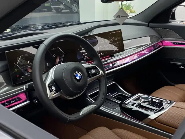 BMW 7 Series — Фото автомобиля 28