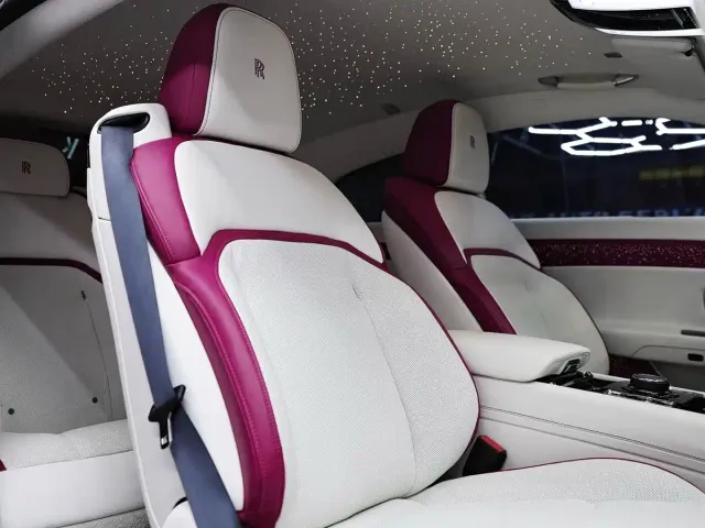 Rolls-Royce Spectre — Фото автомобиля 11