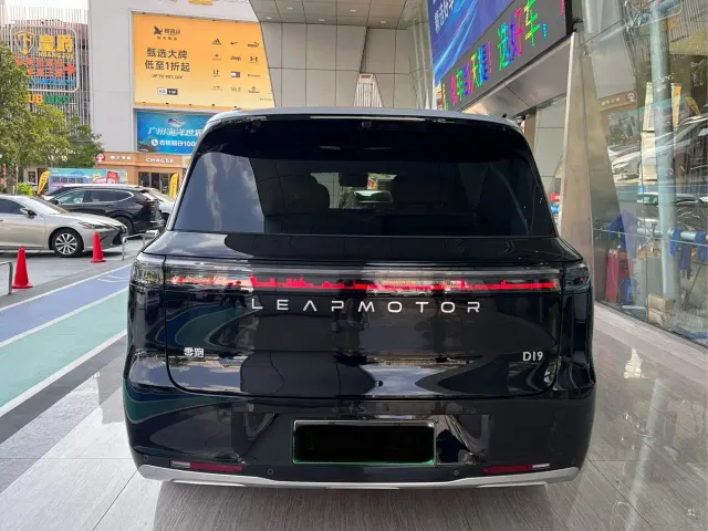 Leapmotor D Series — Фото автомобиля 5