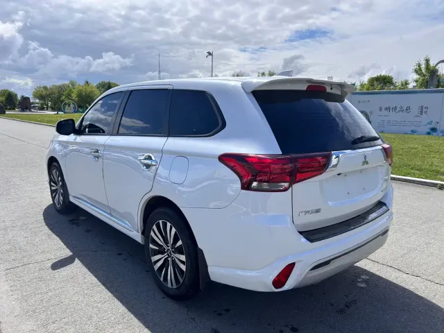Mitsubishi Outlander — Фото автомобиля 12
