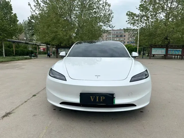 Tesla Model 3 — Фото автомобиля 2