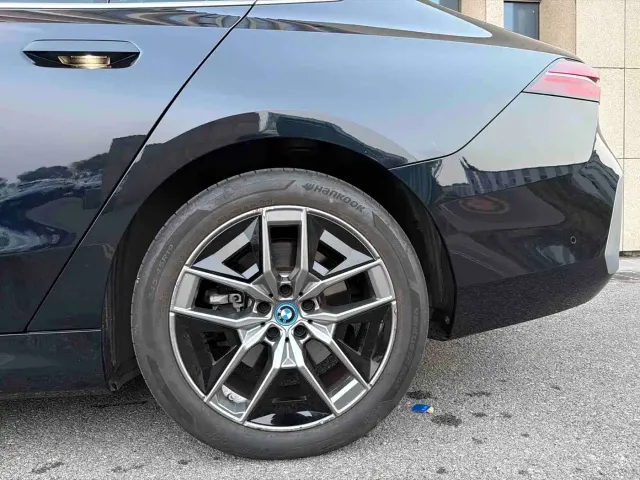 BMW i5 — Фото автомобиля 7