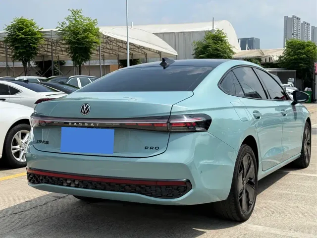 Volkswagen Passat — Фото автомобиля 7