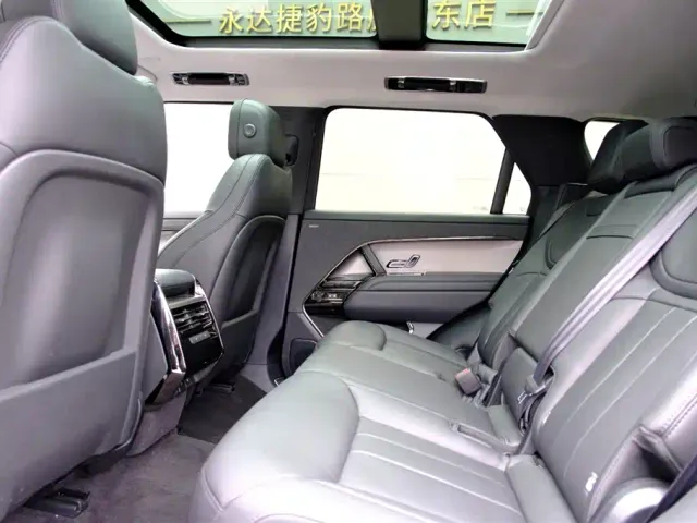 Land Rover Range Rover Sport — Фото автомобиля 13