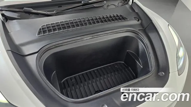 Tesla Model Y — Фото автомобиля 5