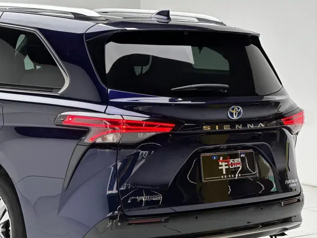 Toyota Sienna — Фото автомобиля 25