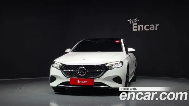 Mercedes-Benz E-Class — Фото автомобиля 3