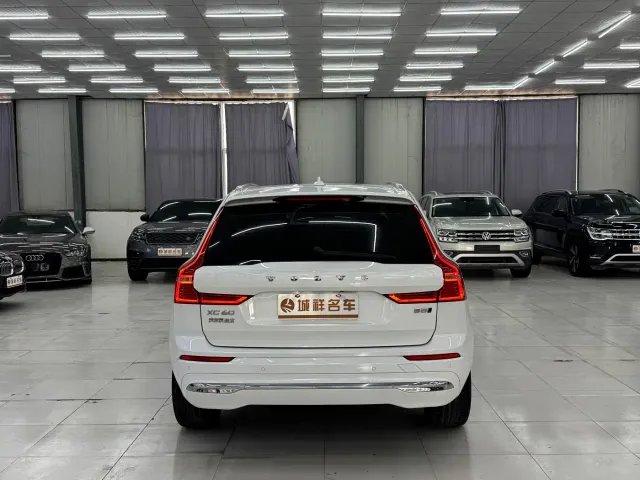 Volvo XC60 — Фото автомобиля 10