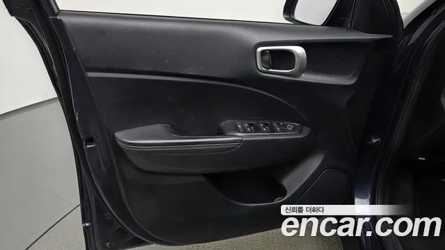 Hyundai Venue — Фото автомобиля 13
