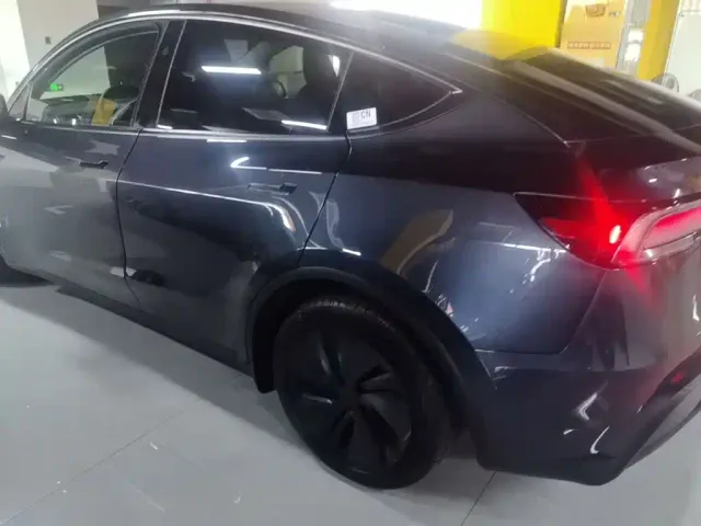 Tesla Model Y — Фото автомобиля 4