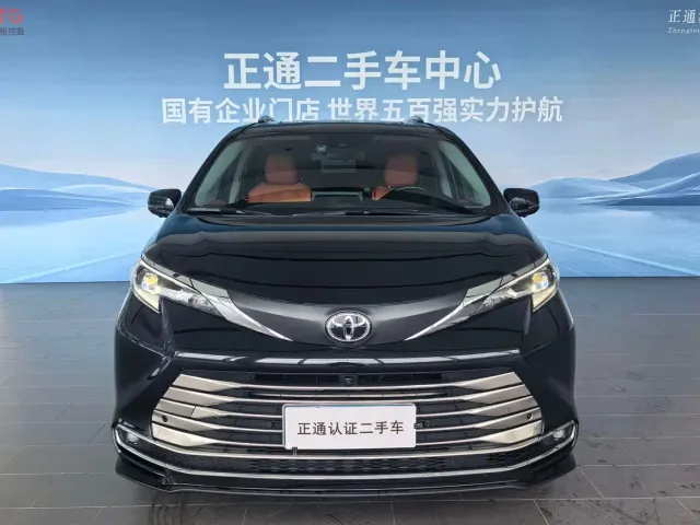 Toyota Sienna — Фото автомобиля 2