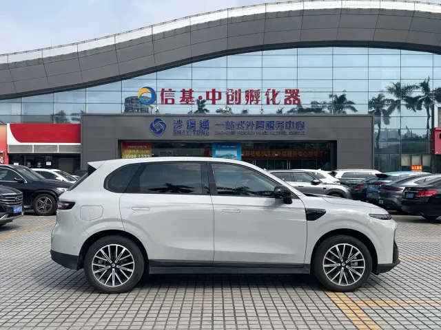 Leapmotor B10 — Фото автомобиля 6