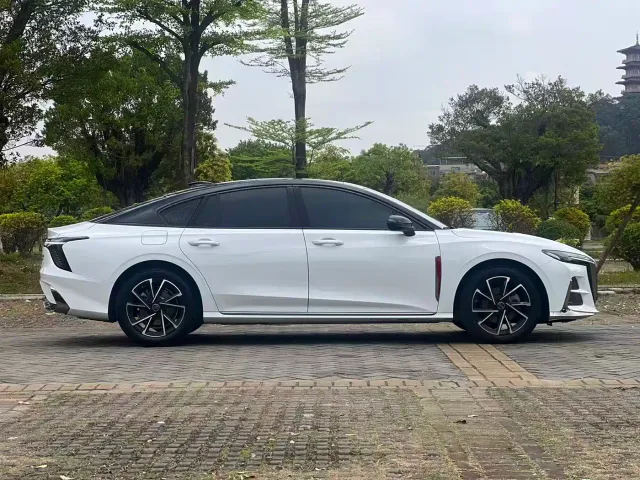 Hongqi H6 — Фото автомобиля 15