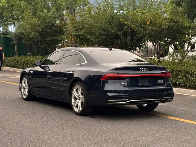Audi A7L — Фото автомобиля 23
