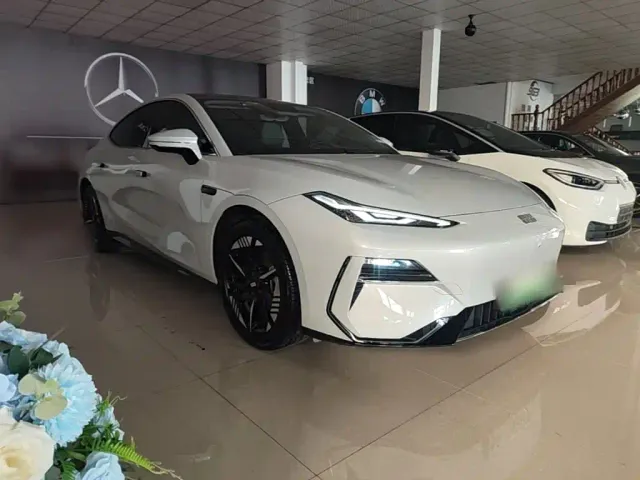 Geely Galaxy E8 — Фото автомобиля 3