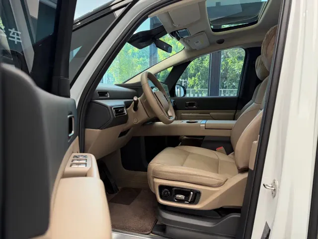 Li Auto MEGA — Фото автомобиля 6