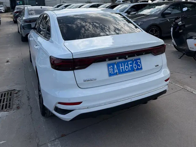Geely Emgrand — Фото автомобиля 8