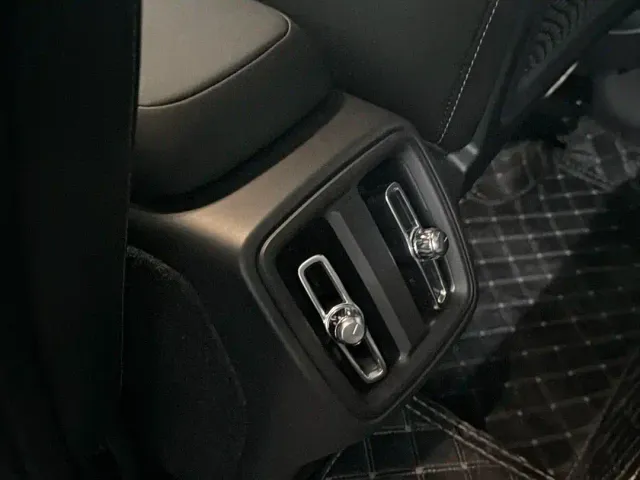 Volvo XC40 — Фото автомобиля 25