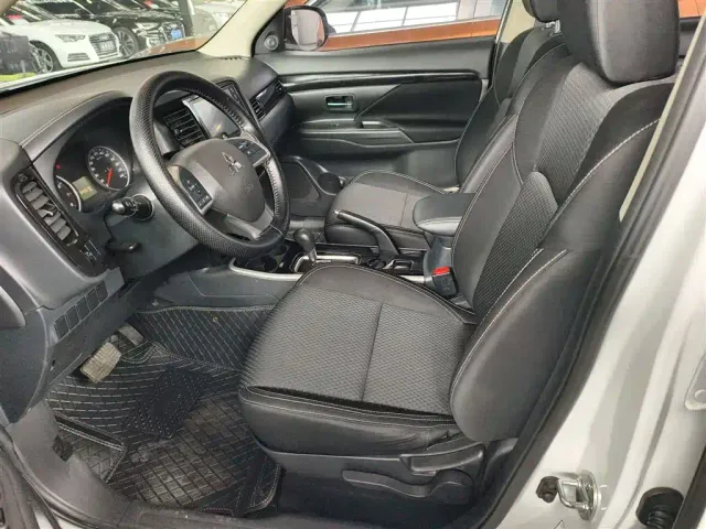 Mitsubishi Outlander — Фото автомобиля 11