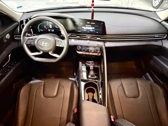Hyundai Elantra — Фото автомобиля 15