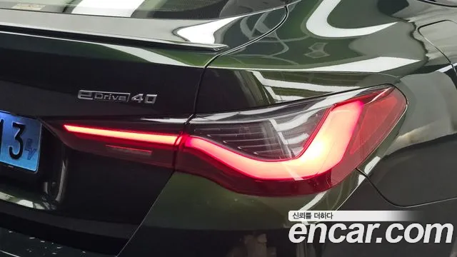 BMW i4 — Фото автомобиля 8