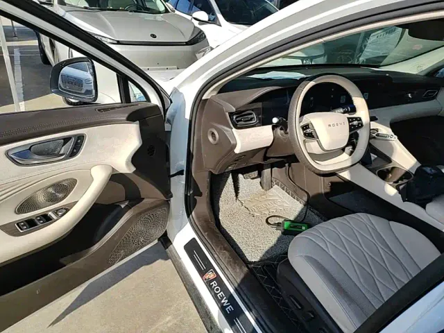 Roewe D7 — Фото автомобиля 15