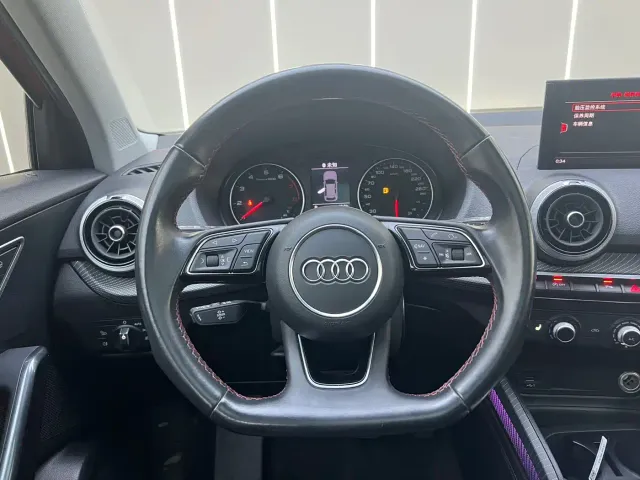 Audi Q2L — Фото автомобиля 7
