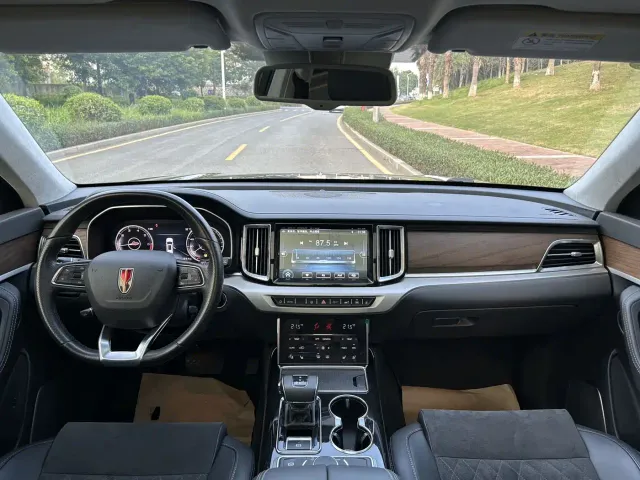 Hongqi HS7 — Фото автомобиля 6