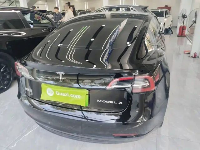 Tesla Model 3 — Фото автомобиля 5